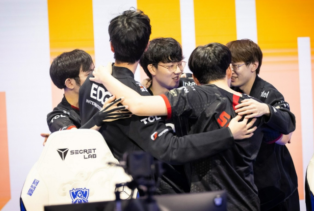 第二局仅丢5分！陈雨菲2-1逆转高昉洁 晋级中羽女单八强