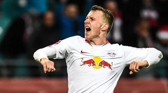 中超-魏震送礼武磊失单刀 海港1-3成都遭申花反超